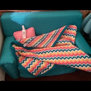 American girl - fold out couch